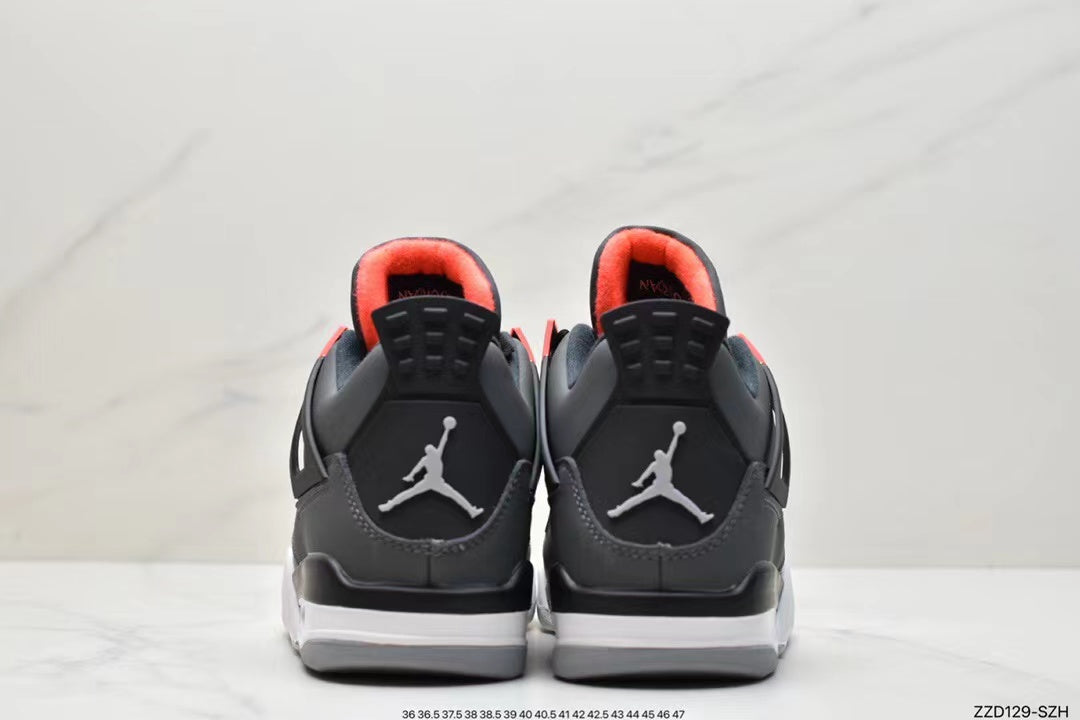 Tenis Jordan 4 Retro Gris Blanco.