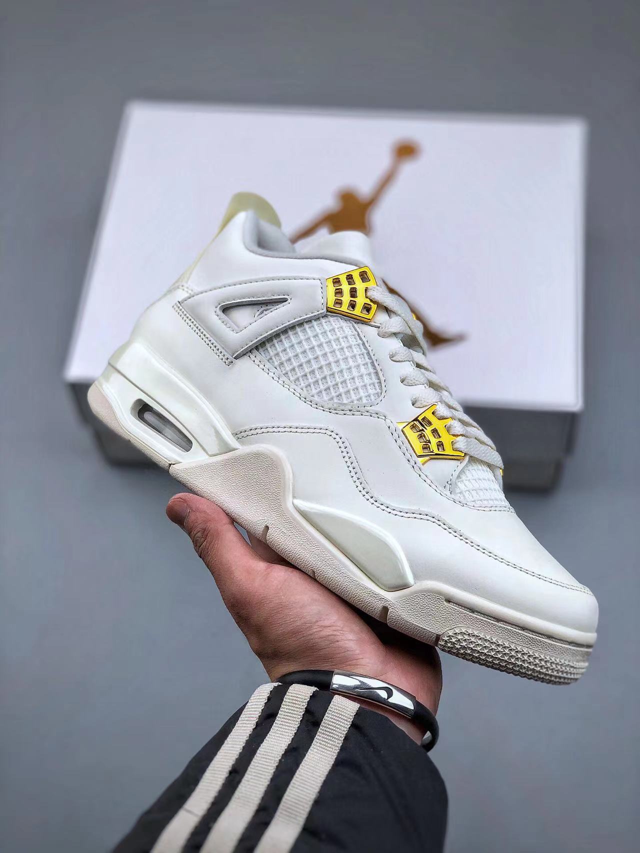 Tenis Jordan 4 Retro Blanco.