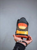 Tenis Jordan 3 Retro Negro Suela Naranja.