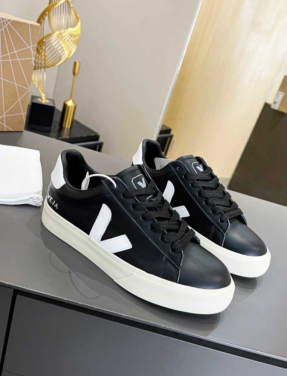 Tenis Veja Negro.