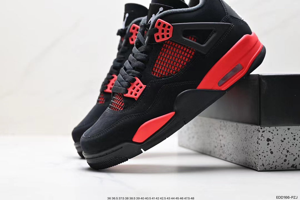 Tenis Jordan 4 Retro Negro Rojo.