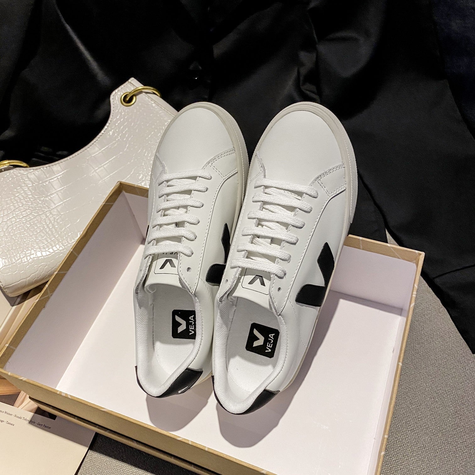 Tenis Veja Blanco Negro.