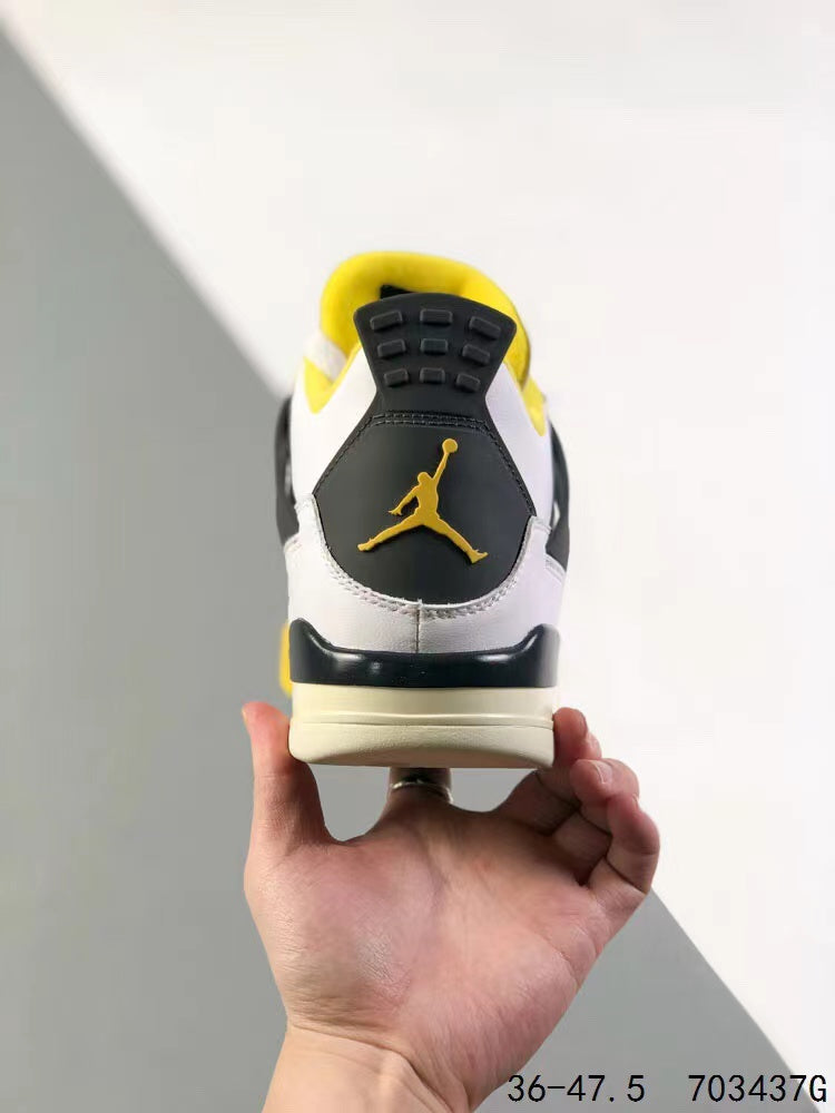 Tenis Jordan 4 Retro Blanco Amarillo.