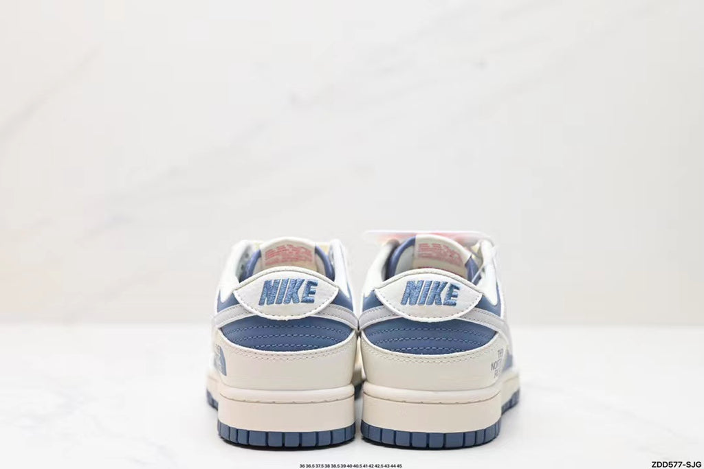 Tenis SB Dunk Low Blanco Azul The North Face