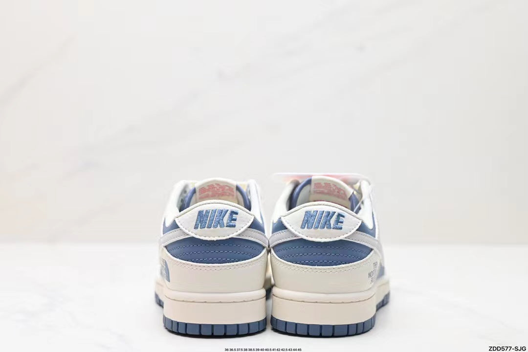 Tenis SB Dunk Low Blanco Azul The North Face