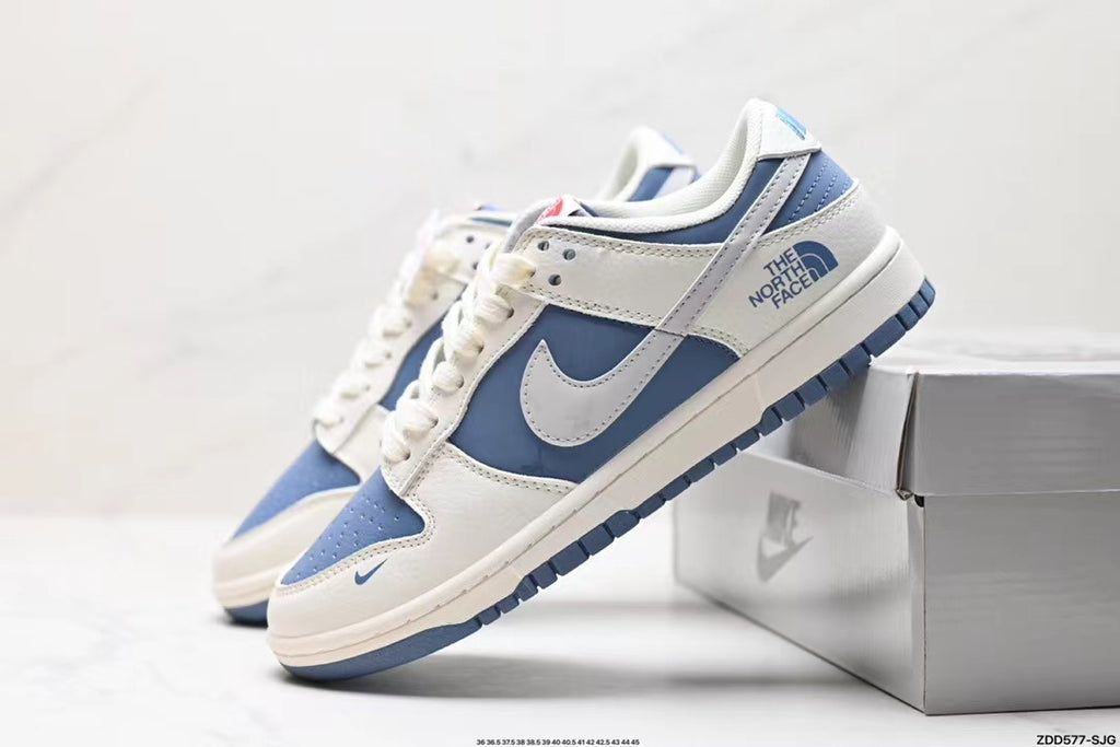 Tenis SB Dunk Low Blanco Azul The North Face