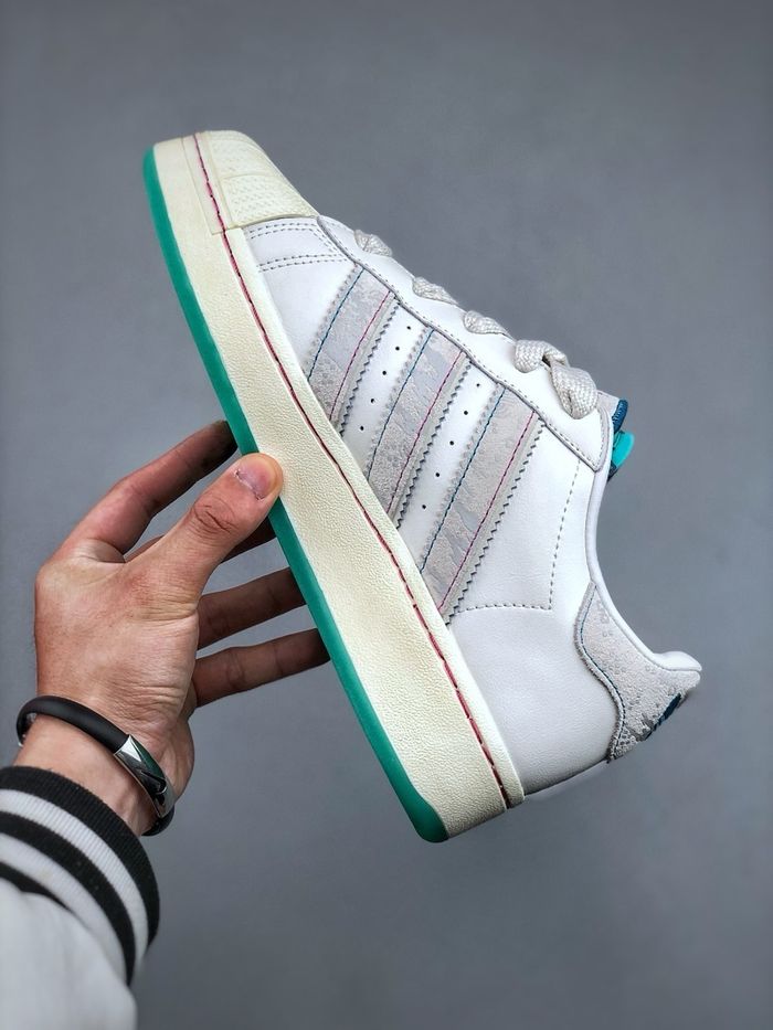 Tenis Adidas Superstar Blanco Suela Verde.