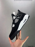 Tenis Jordan 4 Retro Negro Blanco.