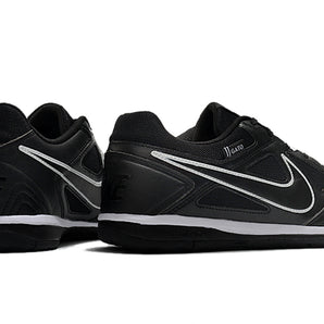 Zapatillas Supreme SB Gato Negro suela goma negra.