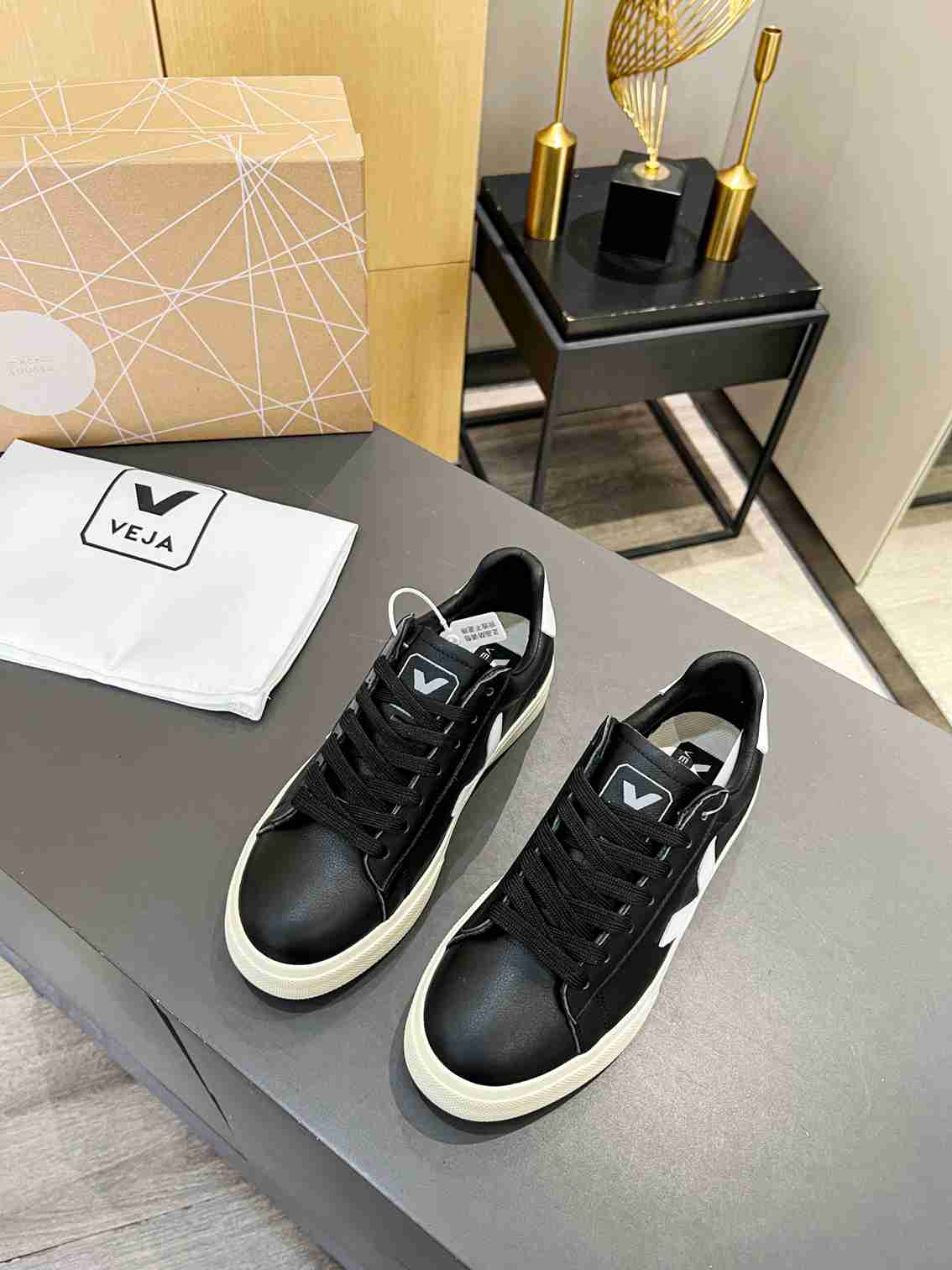 Tenis Veja Negro.