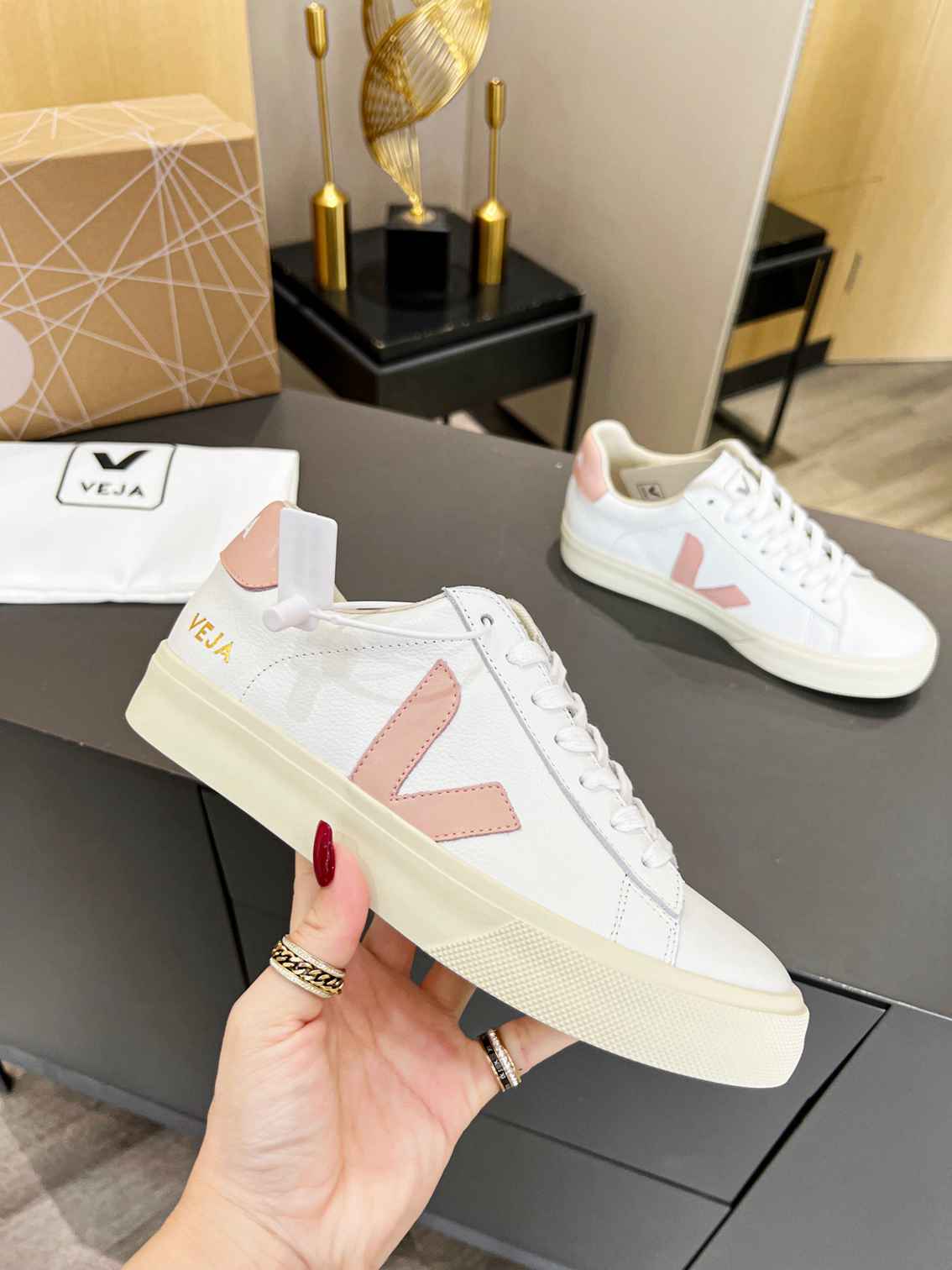 TENIS VEJA BLANCO ROSA.