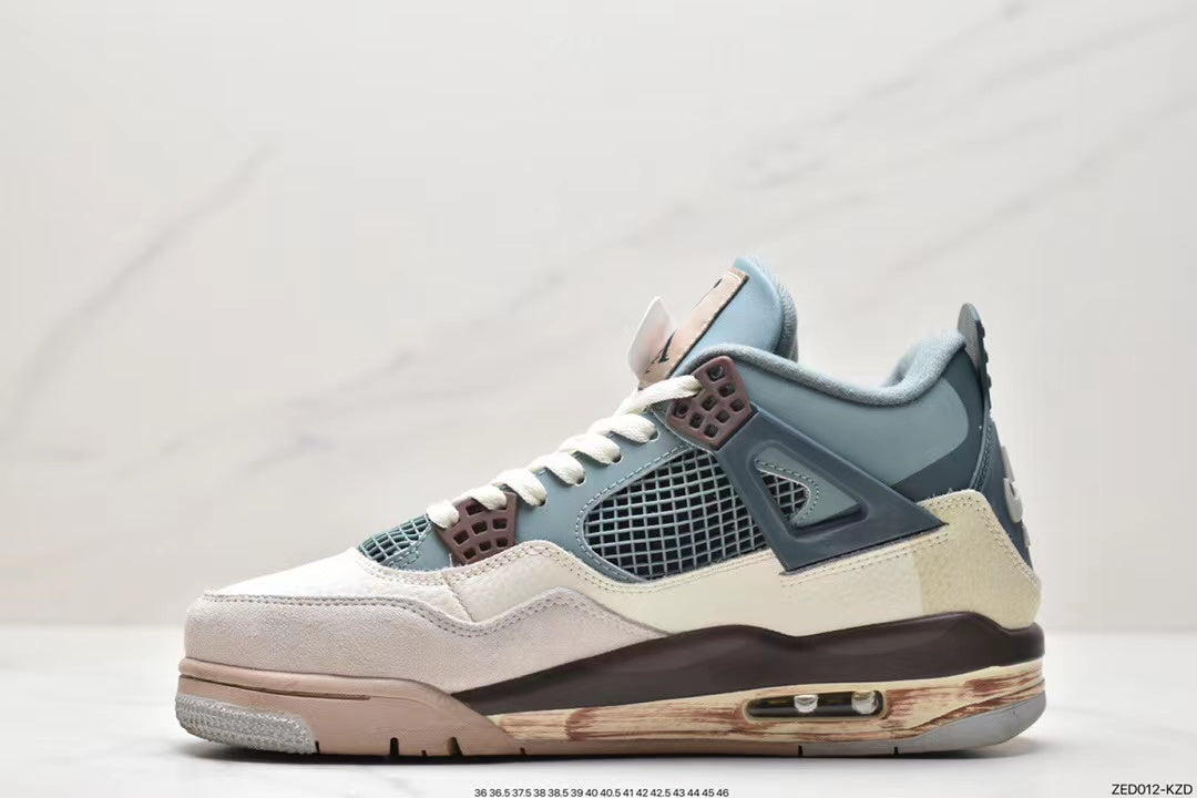 Tenis Jordan 4 Retro Blanco Azul.