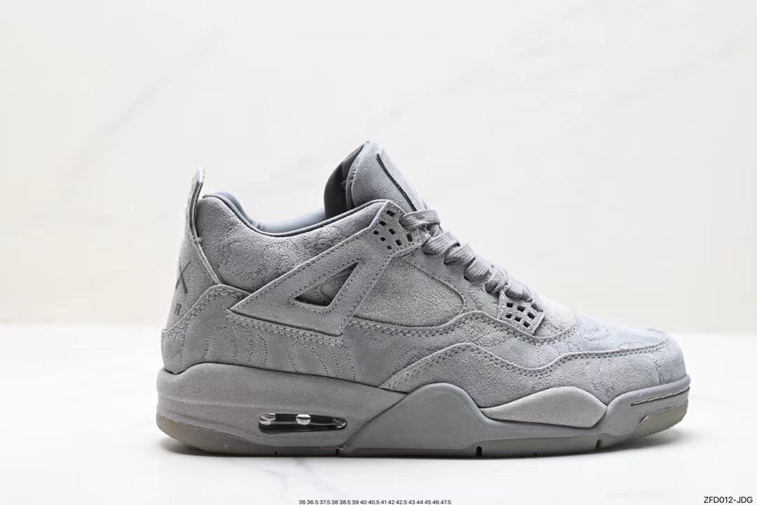 Tenis Jordan 4 Retro Gris Claro.