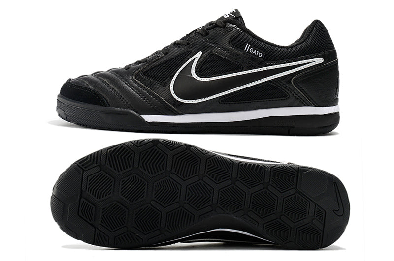 Zapatillas Supreme SB Gato Negro suela goma negra.