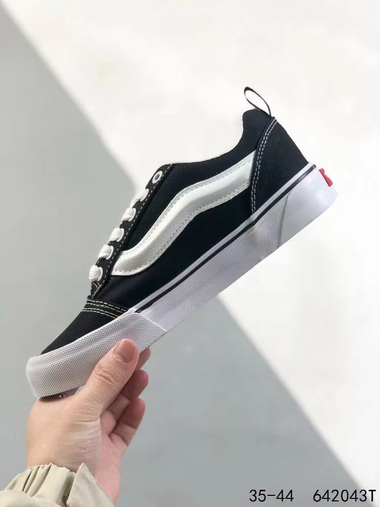 Tenis Vans Clasicas Negro Blanco.