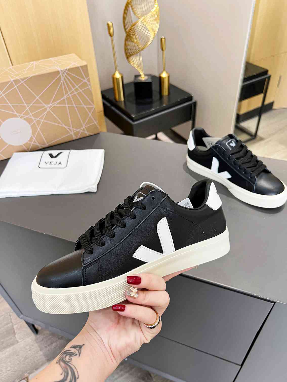Tenis Veja Negro.