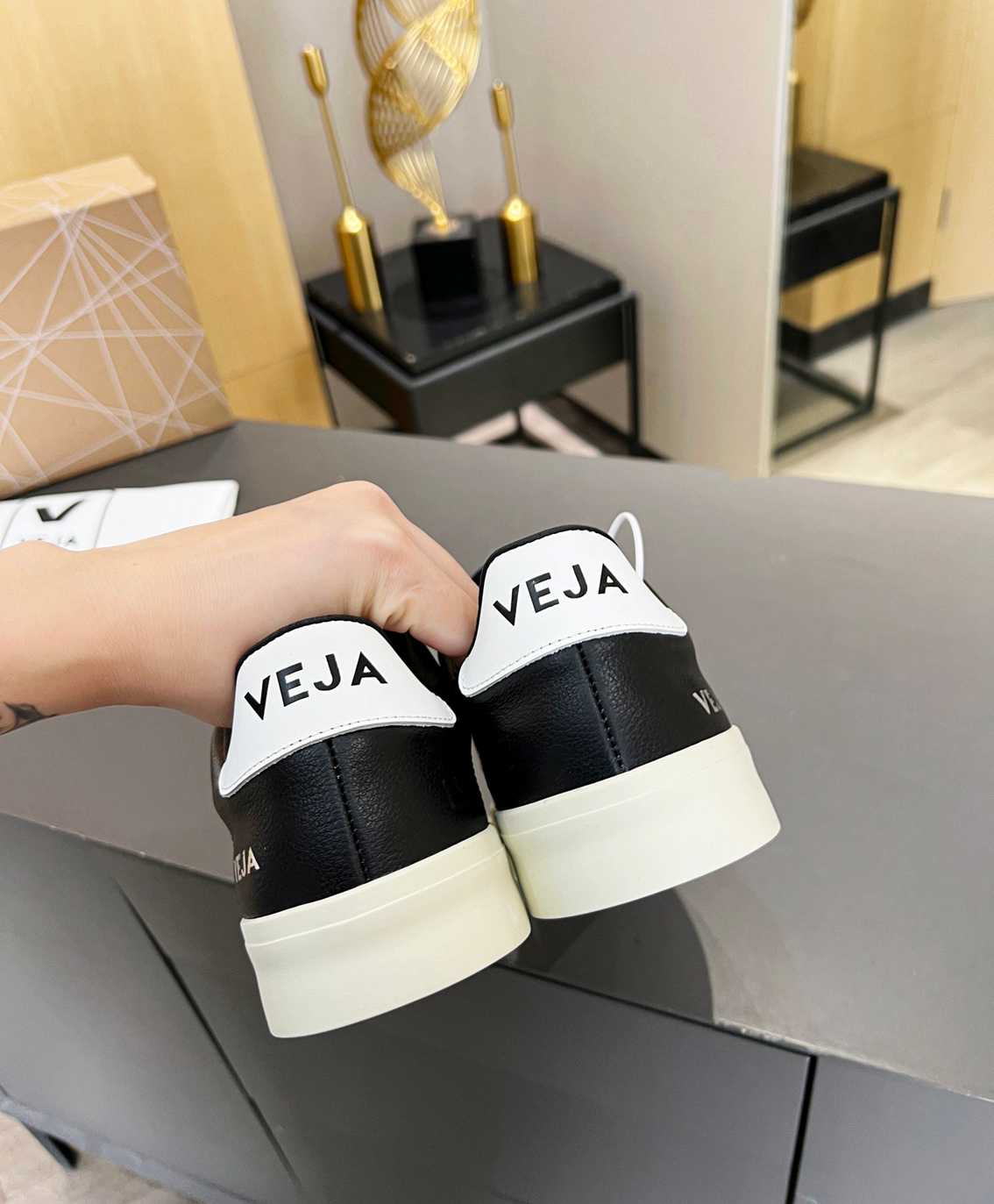 Tenis Veja Negro.