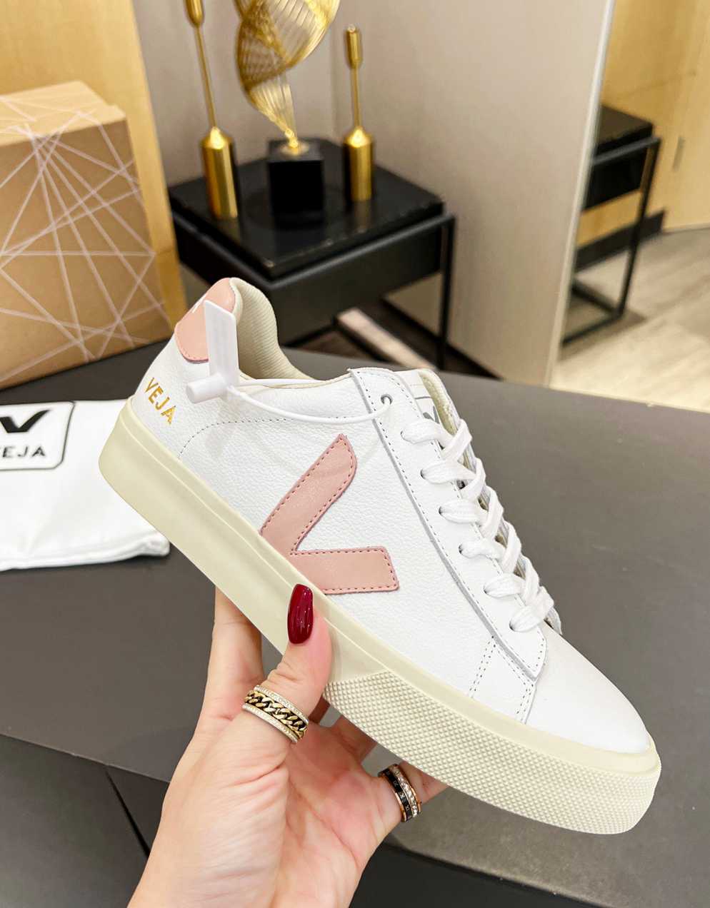 TENIS VEJA BLANCO ROSA.