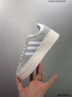 Tenis Gazelle Bold Gris Plataforma.
