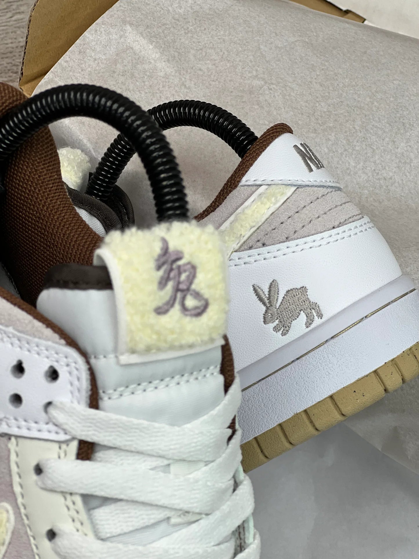 Tenis SB dink Low Blanco Rosa Claro.