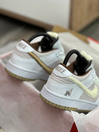 Tenis SB dink Low Blanco Rosa Claro.