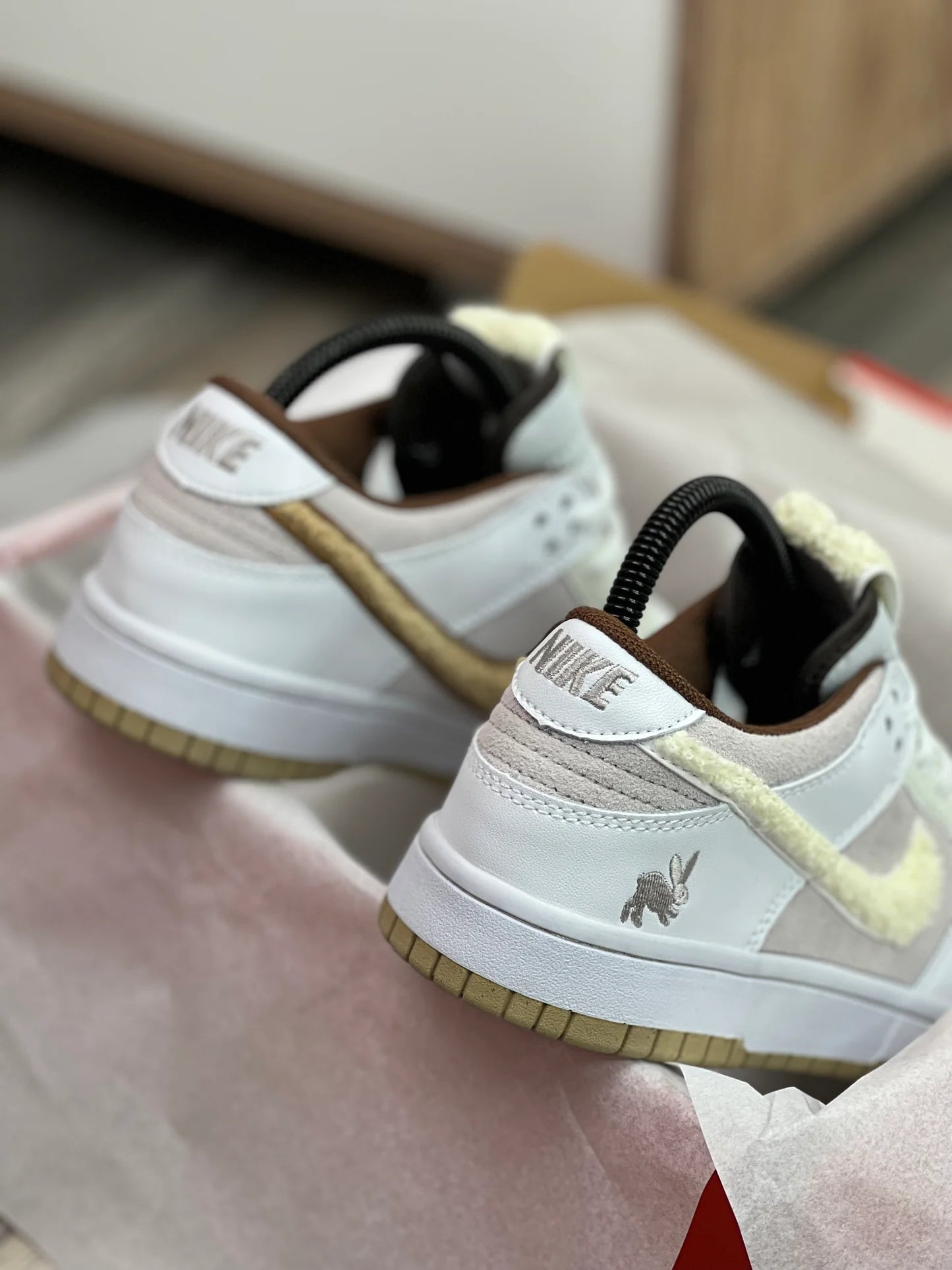 Tenis SB dink Low Blanco Rosa Claro.