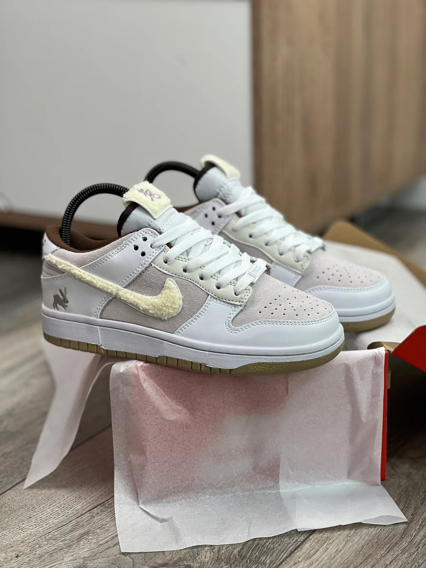 Tenis SB dink Low Blanco Rosa Claro.