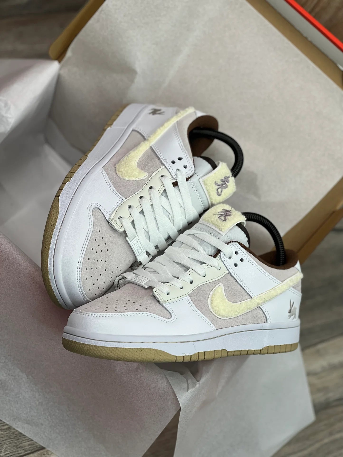 Tenis SB dink Low Blanco Rosa Claro.