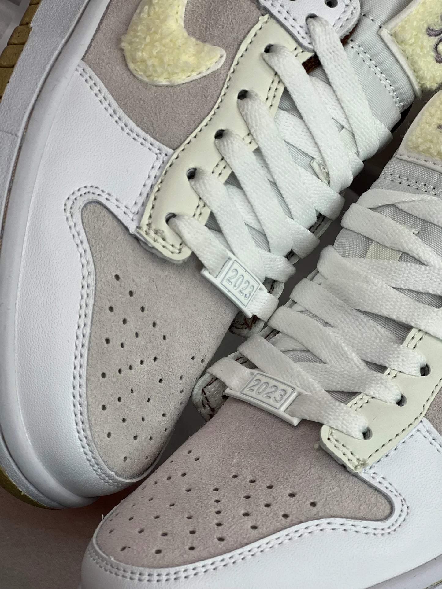 Tenis SB dink Low Blanco Rosa Claro.